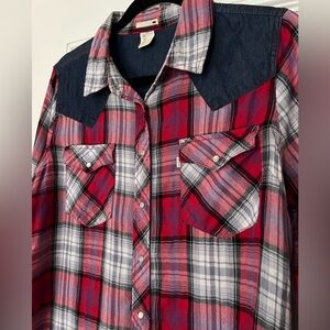 Levi's Women’s Pearl Snap Flannel - Large
